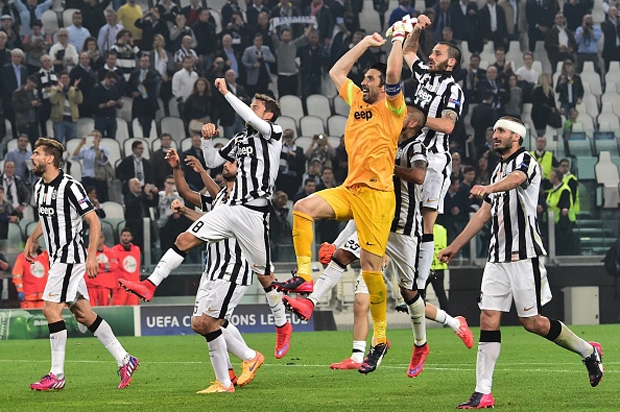 Juventus players celebrate at the end of the UEFA Champions League semi-final first leg football match Juventus vs Real Madrid on May 5, 2015 at the Juventus stadium in Turin. Juventus won 2-1. AFP PHOTO / GIUSEPPE CACACE (Photo credit should read GIUSEPPE CACACE/AFP/Getty Images)