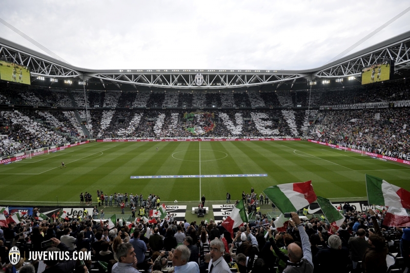 Foto Marco Alpozzi - LaPresse 23 05 2015 Torino Sport Campionato di calcio Serie A TIM 2014/2015 Juventus vs. Napoli Nella foto: Coreografia Foto Marco Alpozzi - LaPresse May 23, 2015 Turin Sport Football Italian Championship Season 2014/2015 Juventus vs. Napoli In the picture: Choreography